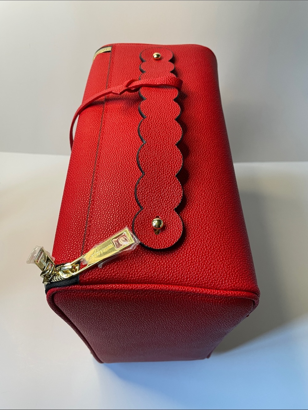 NWOT ESTĒE LAUDER Red Structured Travel Cosmetic Case. - Picture 3 of 9